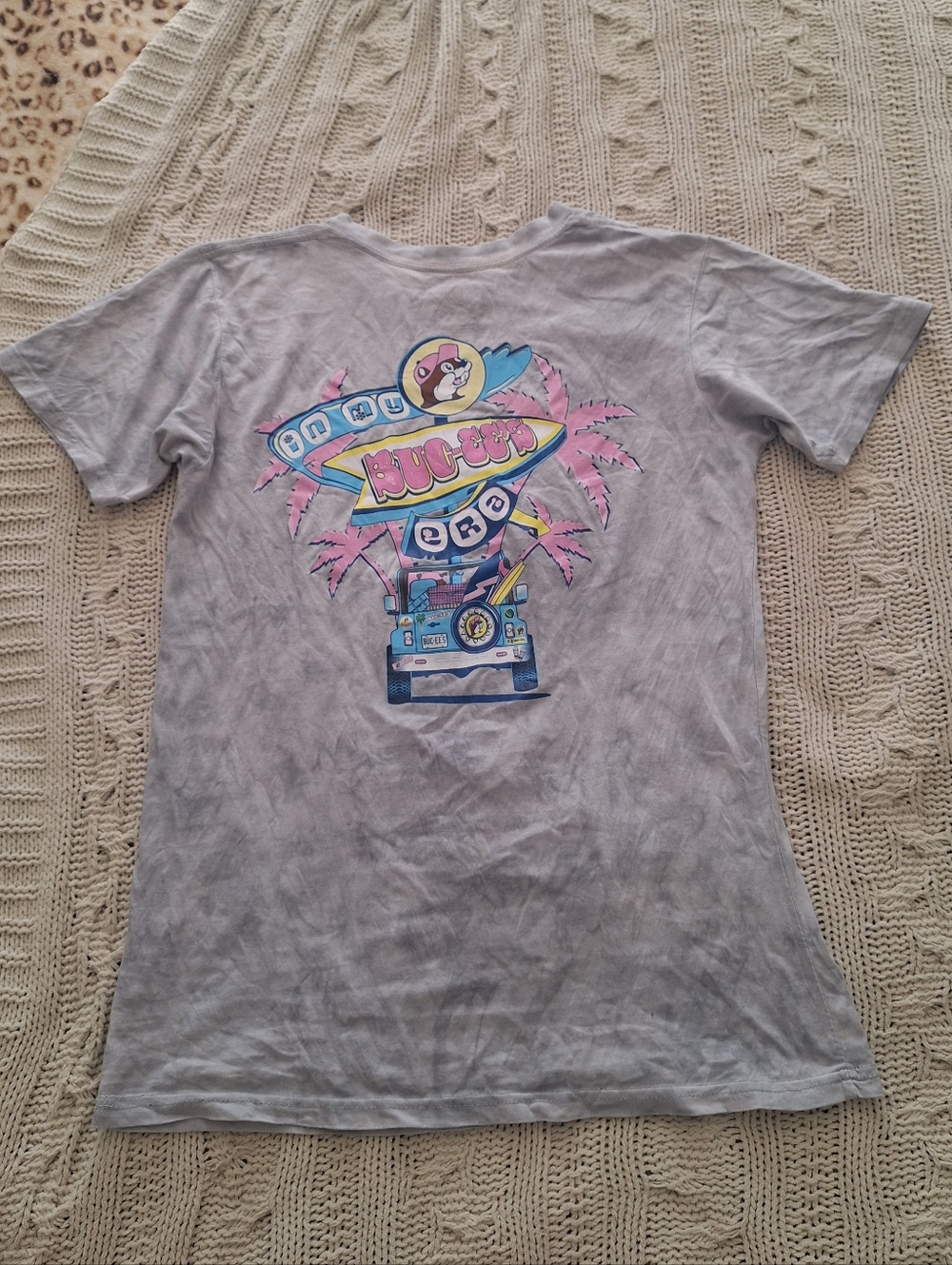 Women's Buc-ee's t-shirt size small